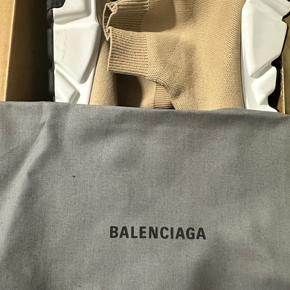 Balenciaga Beige Speed Trainer Sneakers - Picture 7 of 8